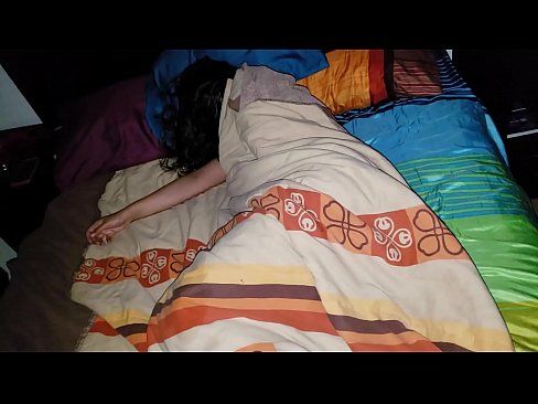 ❤️ Fillastro reprendendo á súa nova madrasta mentres ela dorme. Só porno en nós